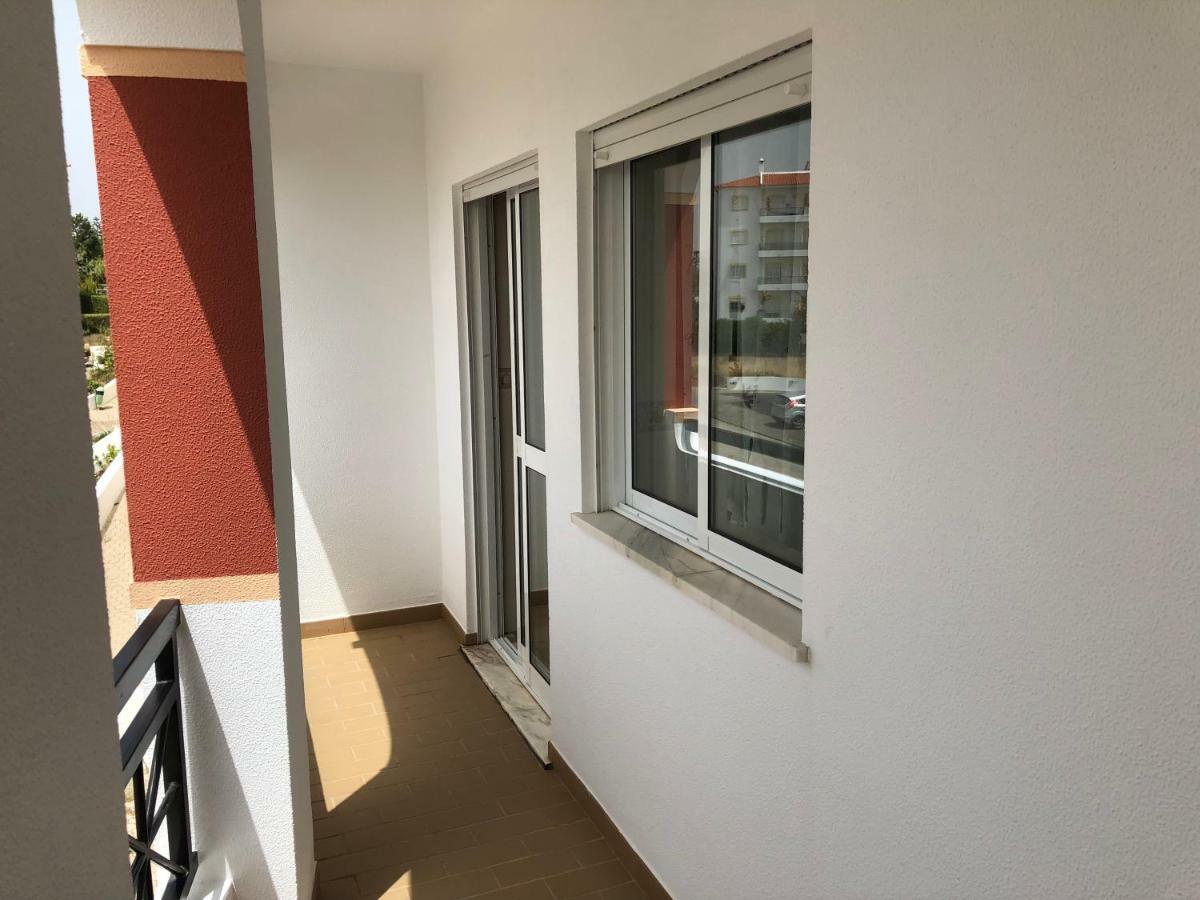 Olinda'S 2 Bedroom Apartment ラゴス エクステリア 写真